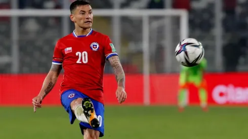 Charles Aránguiz se suma a Erick Pulgar y Mauricio Isla como bajas frente a Paraguay.