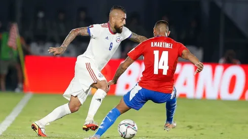 Arturo Vidal quedó marcado en la cancha del Defensores del Chaco: estuvo en todos lados