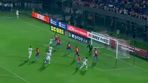 Chile se puso en ventaja ante Paraguay con una locura de Alexis Sánchez