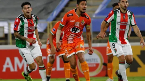 Cobresal y Palestino buscan alejarse de la zona de promoción.