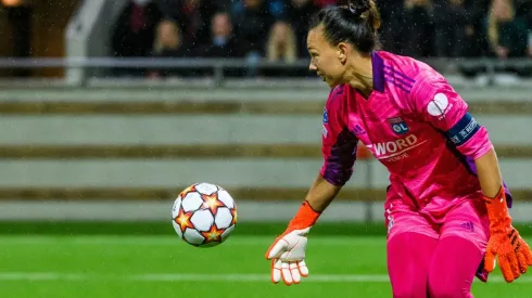 Tiane Endler confía en el profesionalismo de sus ex compañeras en el PSG