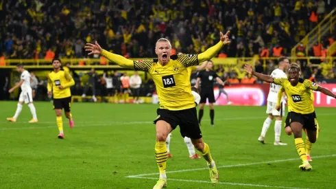 Erling Haaland celebra gol con la camiseta del Borussia Dortmund en Bundesliga