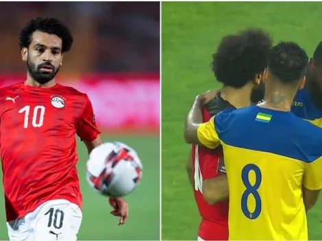 Jugadores de Gabón se pelean por la camiseta de Mo Salah