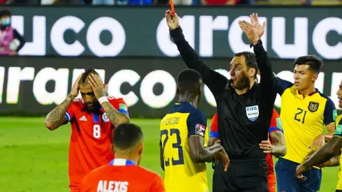 Arturo Vidal recibió duras críticas de la prensa internacional tras ser expulsado tempranamente en el duelo entre la selección chilena y Ecuador por Eliminatorias