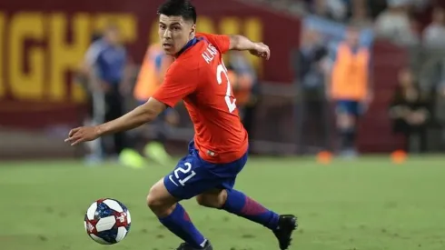 El jugador del Cádiz espera con paciencia su turno para jugar por La Roja.