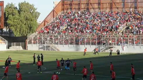 La selección chilena realizó una práctica abierta ante más de cinco mil hinchas en su paso por Calama en 2017
