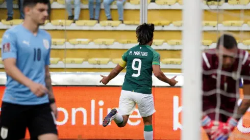 Muslera sufrió con la altura en La Paz, por ejemplo en el primer gol cuando la pelota le dio un bote rápido que lo dejó sin opciones