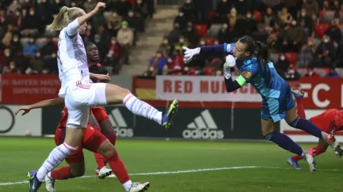 Christiane Endler intentó, pero no pudo frenar la derrota ante el Bayern Múnich