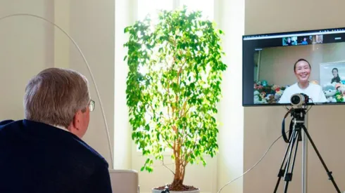 Shuai Peng habló en una videollamada con Bach