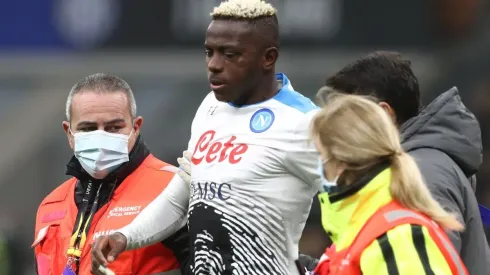 Osimhen estará tres meses fuera por fractura ante el Inter de Milán