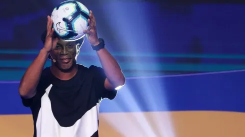 Ronaldinho debe pagar la pensión de su expareja para impedir problemas judiciales.