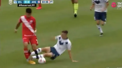 Brutal patada en las reservas del fútbol argentino