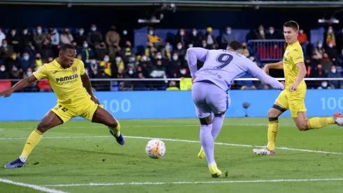 Memphis Depay anotó el gol que puso en ventaja a Barcelona sobre el final.