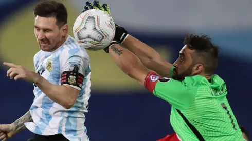 Claudio Bravo restó importancia al hecho de jugar con Argentina en Calama por las Eliminatorias.