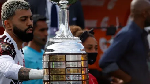 Gabriel Barbosa no le teme a la mala suerte y una vez más tocó la Copa Libertadores antes de jugar la final, ¿repetirá la acción que le dio el título ante River en 2019?