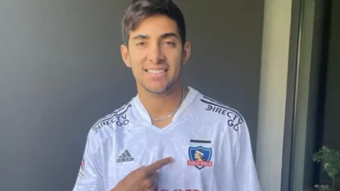Garin posó feliz con la camiseta de Colo Colo