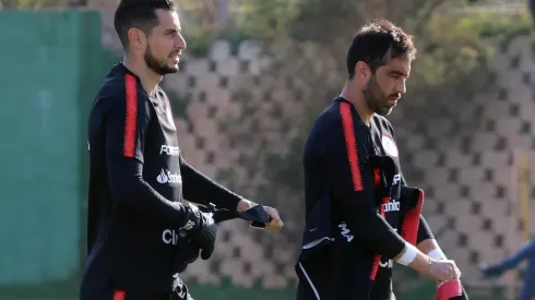 Gary Medel y Claudio Bravo le enviaron su apoyo a Gabriel Arias por la grave lesión.