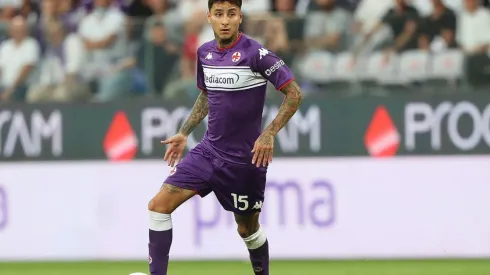 Erick Pulgar viene sin jugar en la Fiorentina por una rebelde lesión.