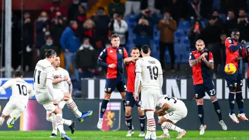 Ibrahimovic la manda a guardar con un golazo de tiro libre.