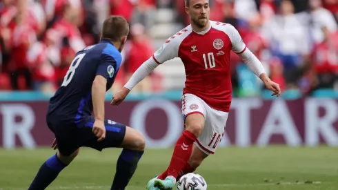 El moediocampista danés sufrió un paro cardíaco defendiendo a su selección en la Euro 2020 y casi seis meses más tarde regresó con una suave jornada de entrenamiento privado.