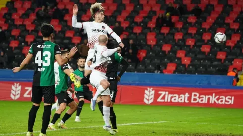 Ángelo Sagal figura en la victoria de su equipo en la Copa de Turquía