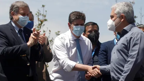 Autoridades firman acuerdo con la Mesa del Sector Público