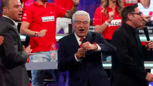 Don Francisco junto a los animadores de la Teletón 2021