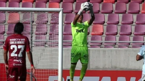 Joven portero de Santiago Wanderers arremete contra dirigencia y respalda a jugadores