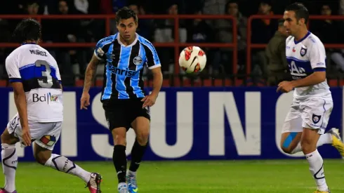 Eduardo Vargas estuvo en la temporada 2013 defendiendo la camiseta de Gremio