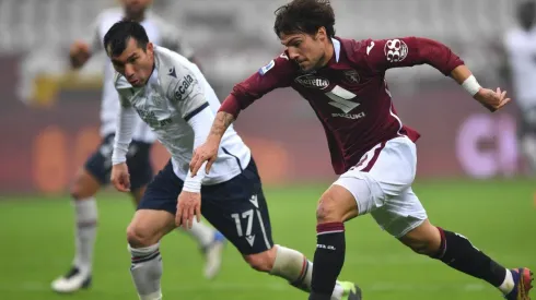 Gary Medel fue titular en la derrota de Bologna frente a la Fiorentina.