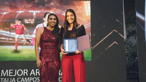 Natalia Campos fue elegida como la Mejor Arquera Budweiser en la gran Gala del Fútbol Femenino, premios Contragolpe, entregados hace unos días.