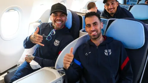 Dani Alves en el avión rumbo a Riad, Arabia Saudita