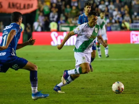 La discusión por una pelota que se robó la transmisión de un partido