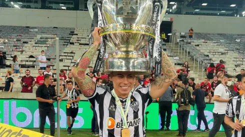 Eduardo Vargas levantó la tercera copa de un año 2021 de ensueño para Atlético Mineiro