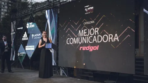 La periodista Grace Lazcano fue elegida como Mejor Comunicadora RedGol de la Gala del Fútbol Femenino 2021, Premios Contragolpe.