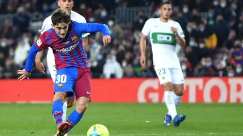 Enzo Roco sufrió los embates de los talentosos juveniles del Barcelona.