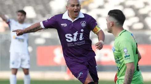 Humberto Suazo es uno de los emblemas de San Antonio Unido para Luis Marambio Torres, autor de "Lila del Puerto"