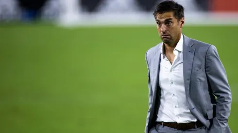 El técnico uruguayo tendrá que pasar algunos días haciendo cuarentena antes de aterrizar en Montevideo para empezar a dirigir a la Celeste.