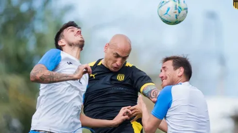 Ariel Nahuelpán mide 1,87 m y pesa 97 kilos, un tanque que suma 120 goles en su carrera