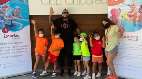 El King celebró Navidad anticipada con pequeños fanáticos.