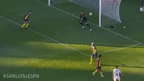 Ángelo Araos se estrenó con una asistencia en el Necaxa