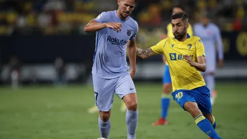 El atacante de 31 años tiene la opción de dejar Barcelona para irse a Cádiz con el chileno Tomás Alarcón, y aunque los clubes tienen todo arreglado el jugador aún no se decide.