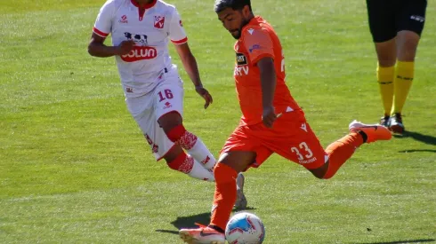 El delantero con pasado en Universidad de Chile y Colo Colo anunció que no seguirá en Cobreloa en 2022 a partir de haber renovado por dos años y causó tremenda polémica.