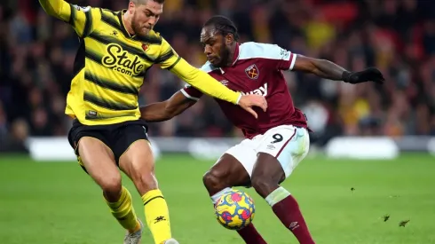 El espigado central chileno volvió a jugar 90 minutos pero no pudo ayudar a su equipo a evitar la goleada por 4-1 que les propinó el West Ham United.