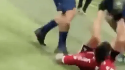 El mediocampista del Bayer Leverkusen disfruta en sus vacaciones en Chile y jugó una pichanga con sus amigos en Puente Alto.