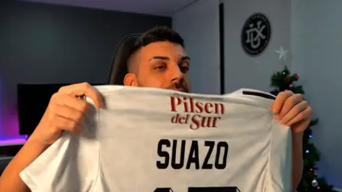 DjMaRiiO posó con orgullo con la camiseta de Colo Colo.