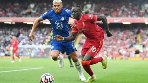 Chelsea y Liverpool buscan seguir a la caza del Manchester City.