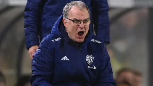 El Loco Bielsa tambalea en la banca del Leeds United