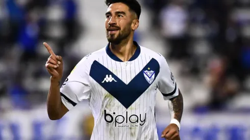 Juan Martín Lucero llega a los albos con buenos números en Vélez Sarsfield.