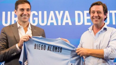Diego Alonso fue presentado como nuevo técnico de Uruguay donde asegura que van al Mundial.